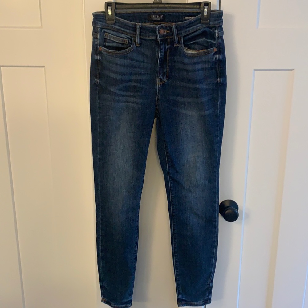 Judy Blue Sandwashed Skinny Jeans.